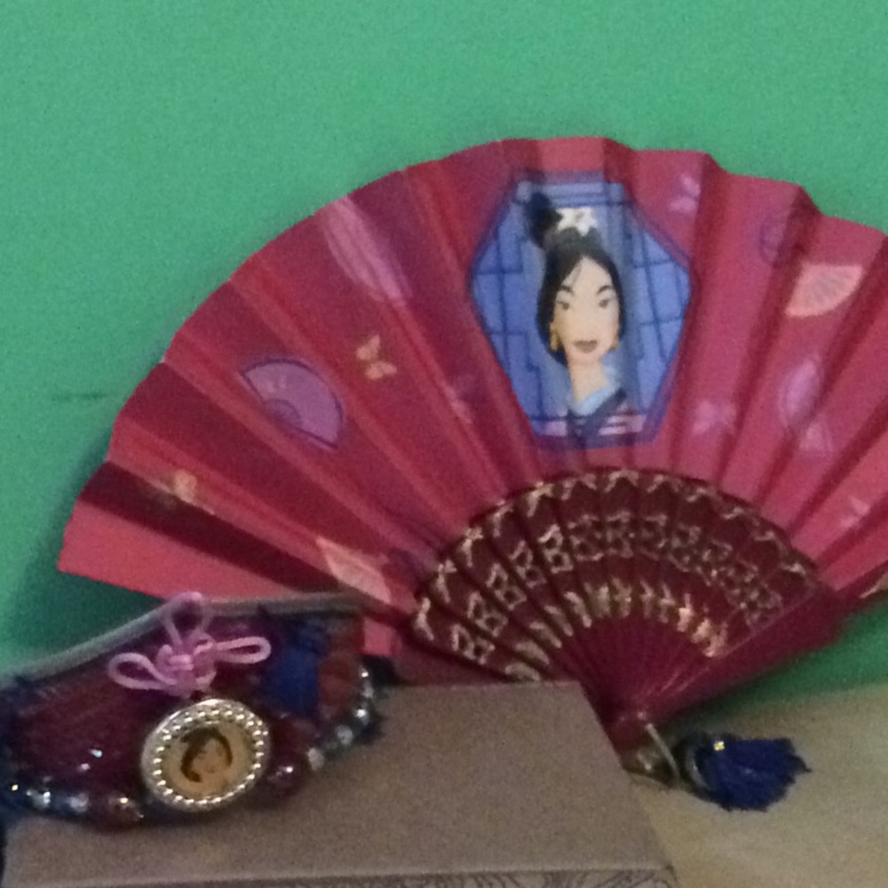 Disney Princess Mulan costume crown & fan red